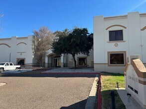 502 Nafta Blvd, Laredo, TX à louer Photo de l’immeuble– Image 1 sur 3