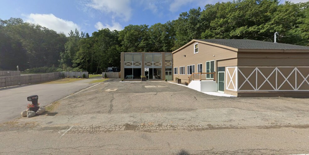 256 Putnam Pike, Smithfield, RI à louer - Photo de l’immeuble – Image 2 sur 5