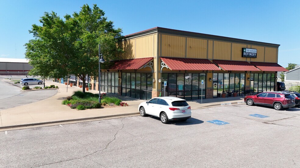 150-180 W 15th St, Edmond, OK à louer - Photo principale – Image 1 sur 3