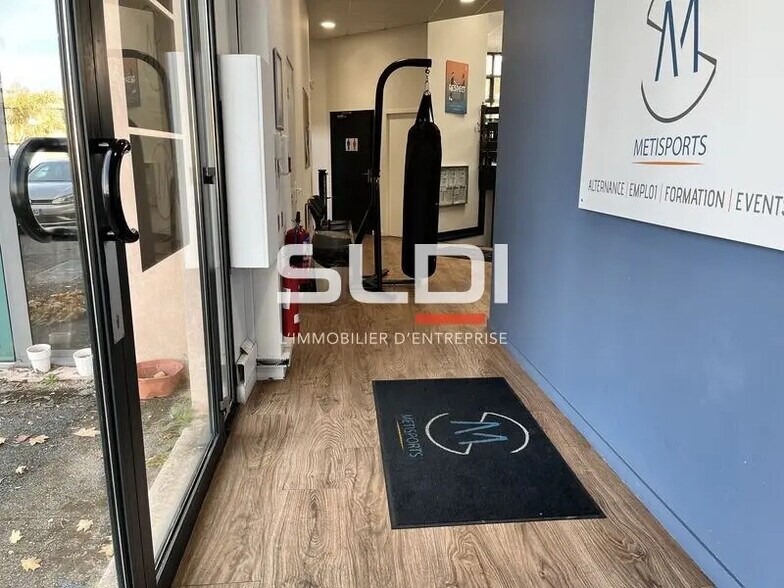 Bureau dans Bron à louer - Photo intérieure – Image 2 sur 16