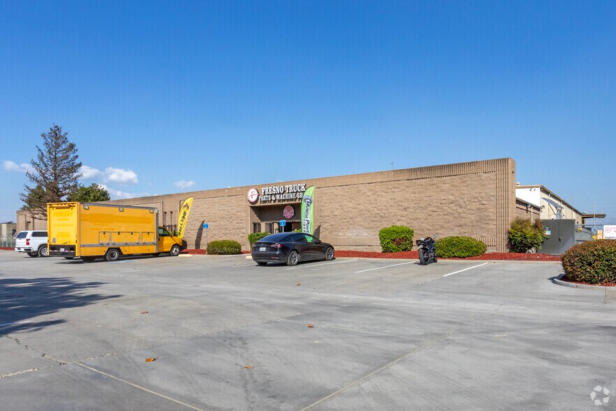 2645 S Chestnut Ave, Fresno, CA à louer - Photo de l’immeuble – Image 1 sur 5
