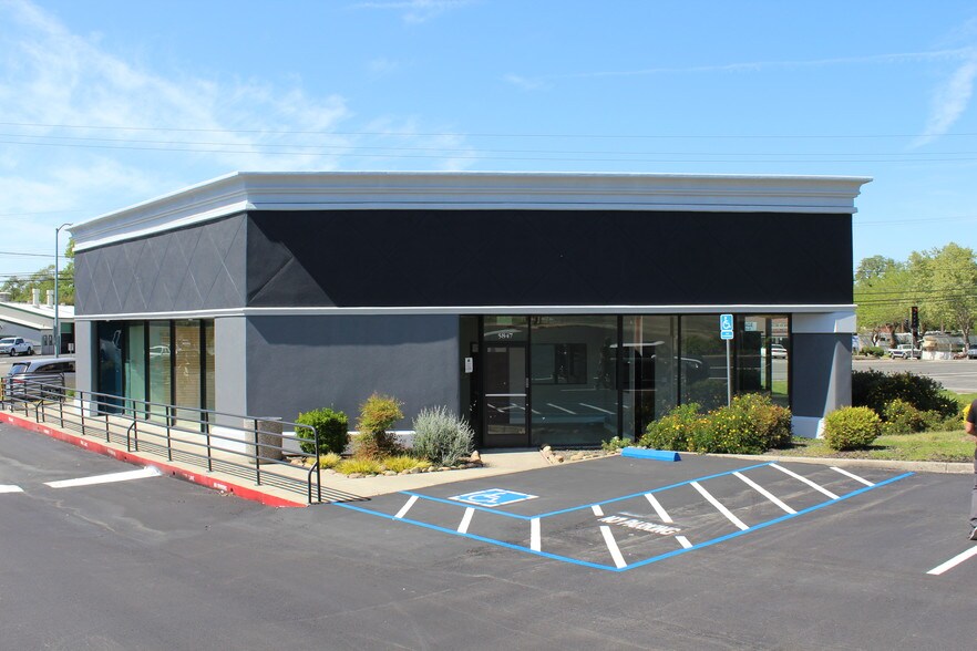 5839 Manzanita Ave, Carmichael, CA à louer - Photo principale – Image 2 sur 2