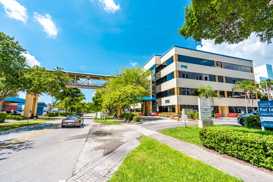 3702 Washington St, Hollywood, FL à louer - Photo de l’immeuble – Image 3 sur 21