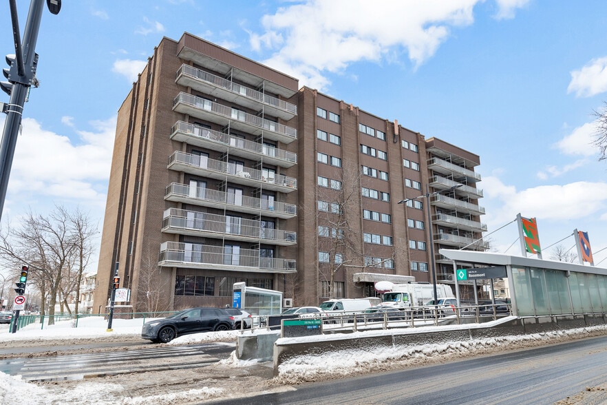5930 Boul Pie-IX, Montréal, QC à louer - Photo principale – Image 1 sur 5