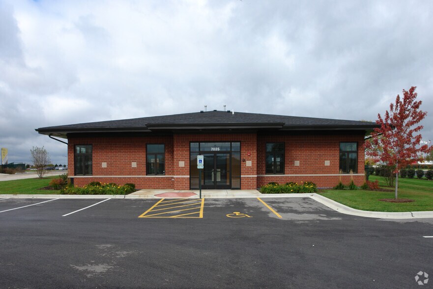 7025 Veterans Blvd, Burr Ridge, IL à vendre - Photo de l’immeuble – Image 2 sur 4