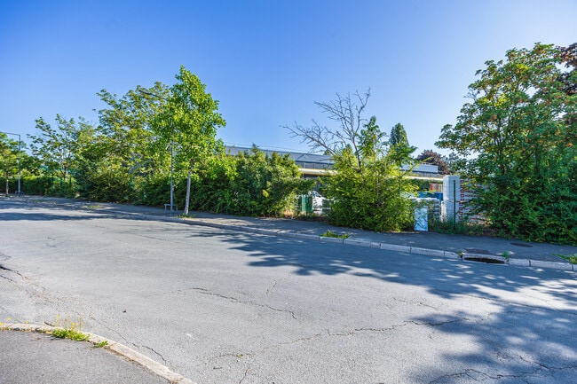 Plus de détails pour 34 Avenue Du 8 Mai 1945, Villeneuve-la-Garenne - Industriel/Logistique à louer