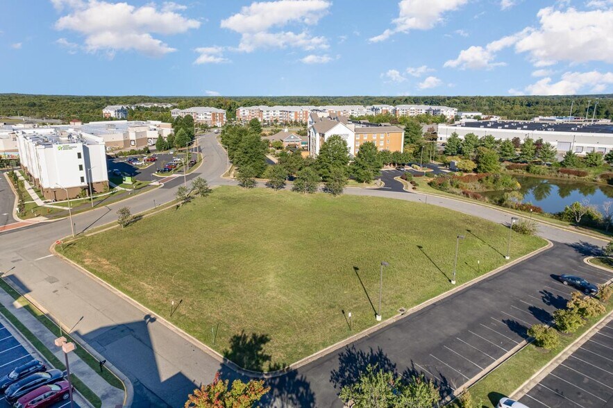 1068-1076 Hospitality Ln, Fredericksburg, VA à vendre - Photo de l’immeuble – Image 2 sur 10
