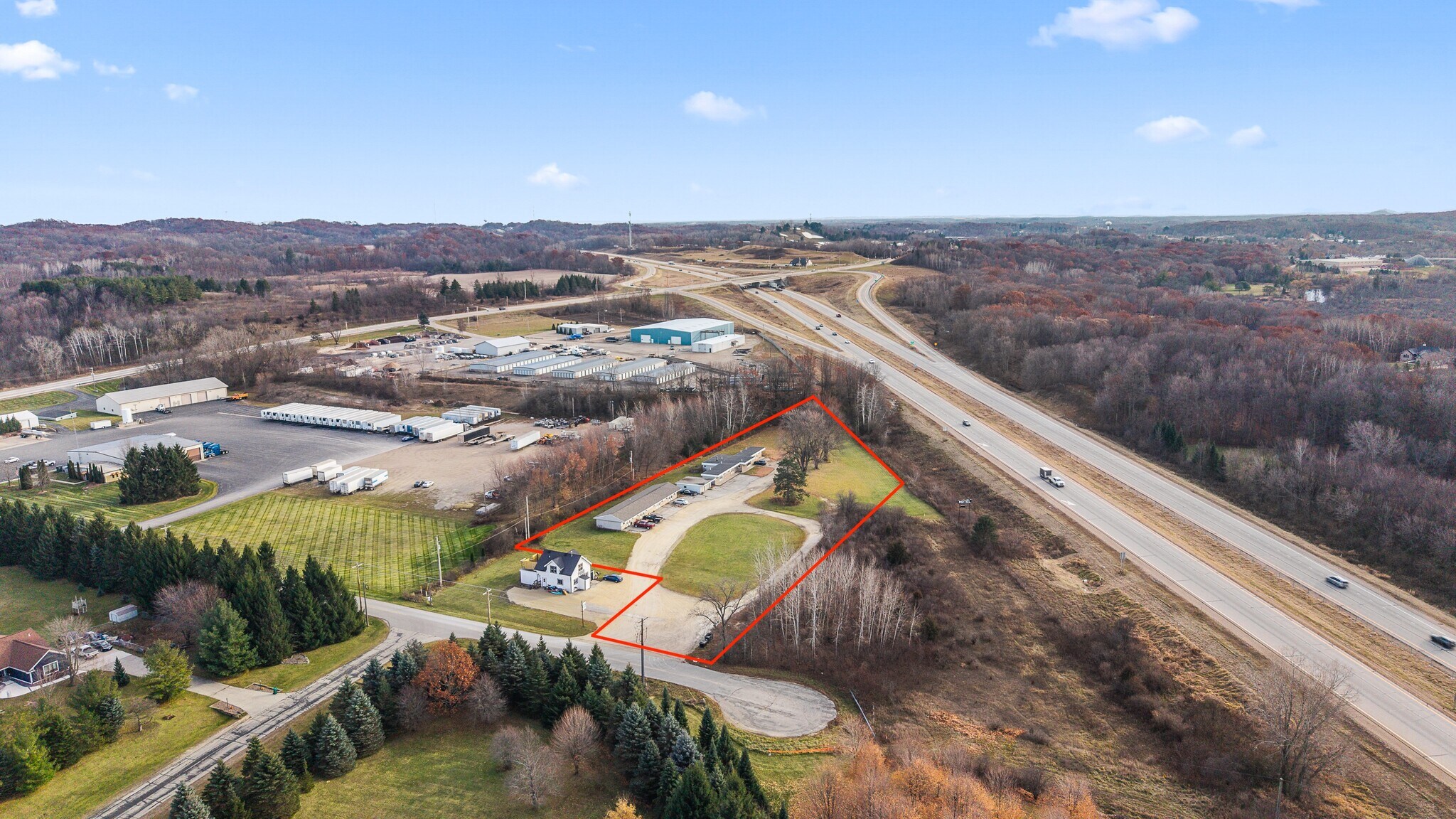 4991 Arthur Rd, Slinger, WI à vendre Photo principale– Image 1 sur 48