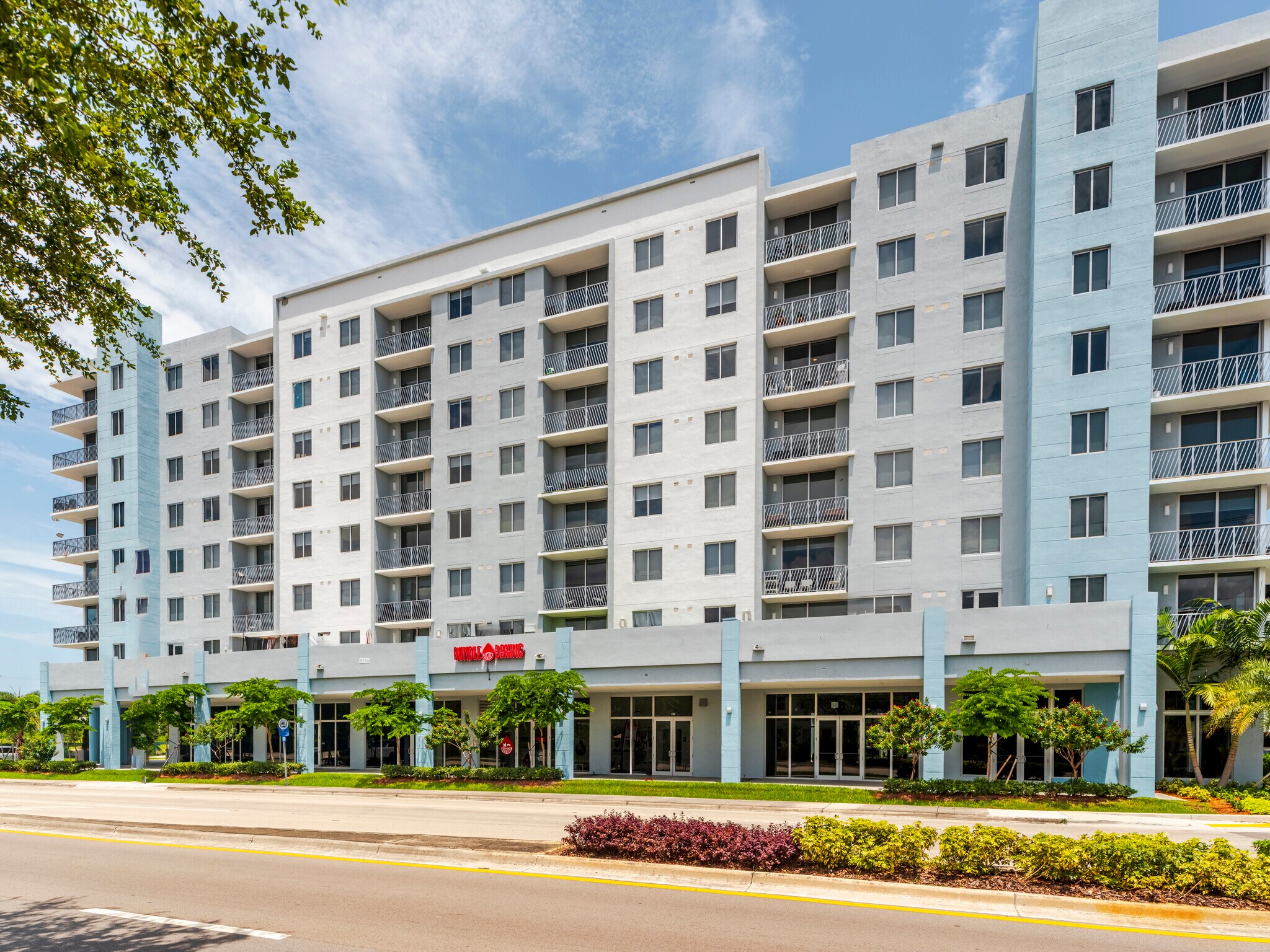 8175 NW 107th Ave, Doral, FL à louer Photo de l’immeuble– Image 1 sur 7