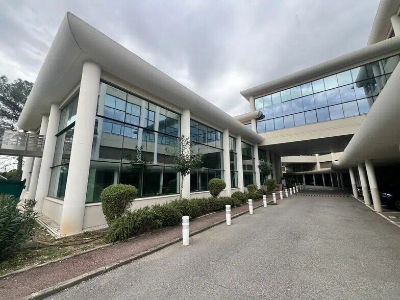 Bureau dans Valbonne à louer - Photo de l’immeuble – Image 1 sur 7