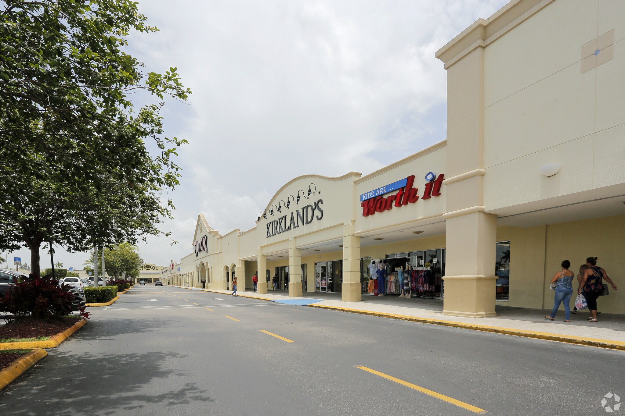 401-599 W 49th St, Hialeah, FL à louer Photo principale– Image 1 sur 8