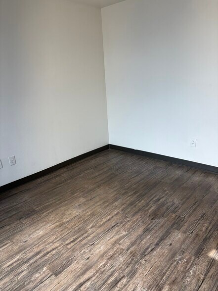 323 Thomas Pl, Everman, TX à louer - Photo de l’immeuble – Image 3 sur 6