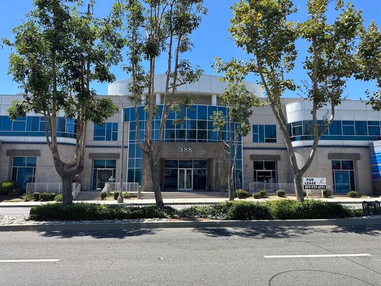 388 E Valley Blvd, Alhambra, CA à louer - Photo de l’immeuble – Image 2 sur 10