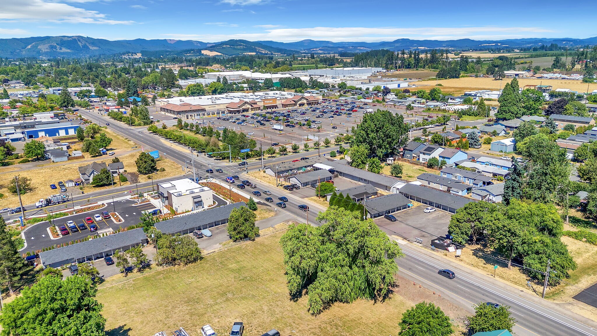 522 N Adair St, Cornelius, OR à vendre Photo de l’immeuble– Image 1 sur 13