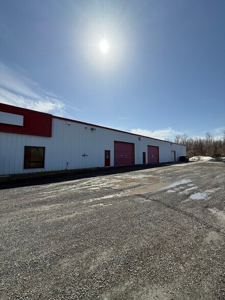 825 Boundary Rd, Cornwall, ON à louer - Photo de l’immeuble – Image 3 sur 3