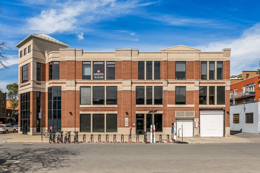 25 Av Mozart E, Montréal, QC à louer - Photo de l’immeuble – Image 3 sur 10