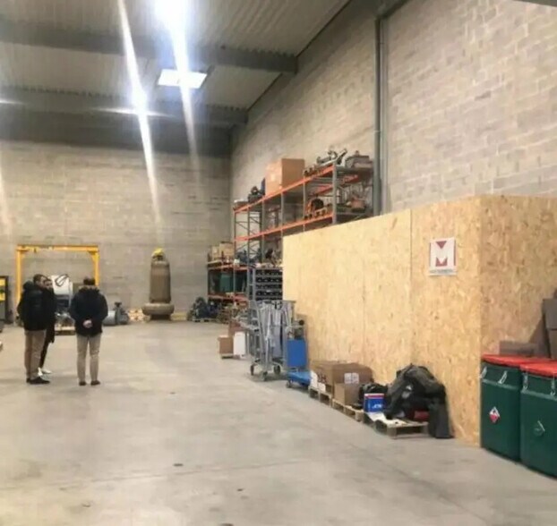 Local d’activités dans Élancourt à louer - Photo de l’immeuble – Image 2 sur 4