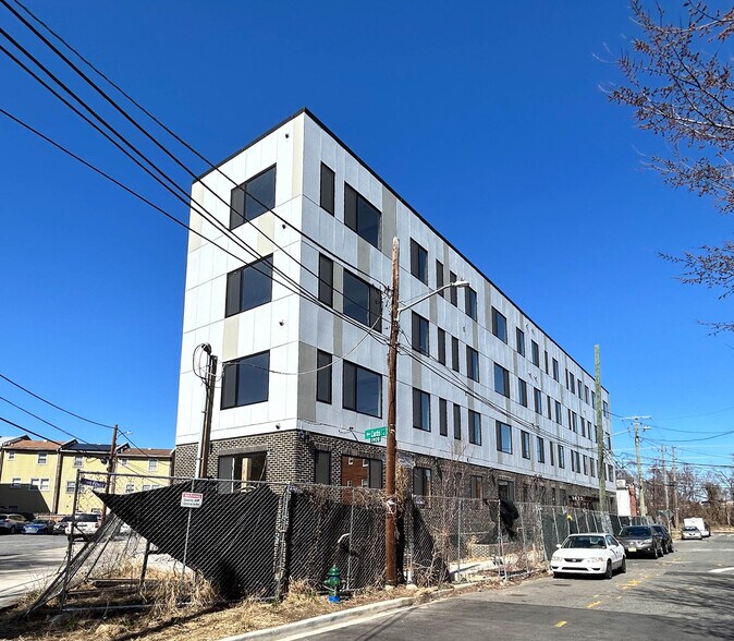 1415 Young St SE, Washington, DC à vendre - Photo de l’immeuble – Image 2 sur 21