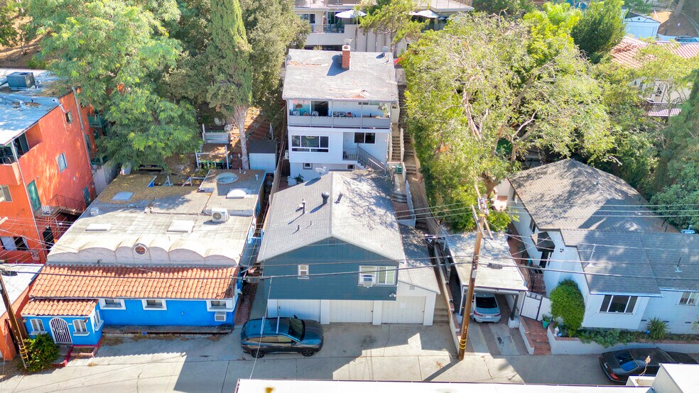 3662 Fredonia Dr, Los Angeles, CA à vendre - Photo de l’immeuble – Image 3 sur 15