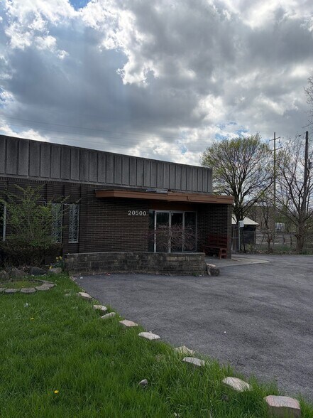 20500 Miles Pky, Warrensville Heights, OH à vendre - Photo de l’immeuble – Image 3 sur 7