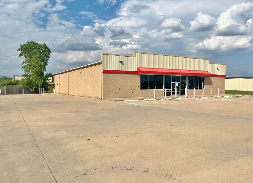 7201 NW 23rd St, Bethany, OK à louer - Photo de l’immeuble – Image 2 sur 2