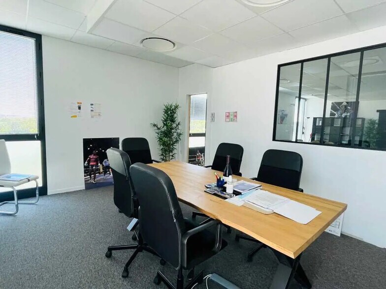 Bureau dans Saint Nazaire à louer - Photo de l’immeuble – Image 2 sur 7