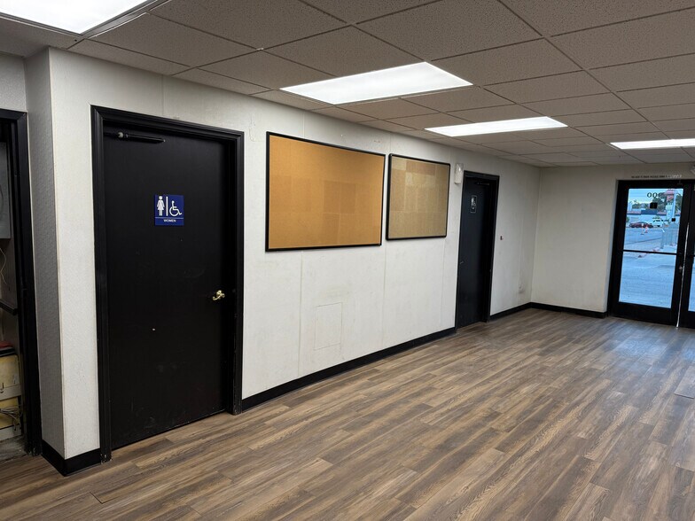 1239 N Boulder Hwy, Henderson, NV à louer - Photo de l’immeuble – Image 3 sur 9