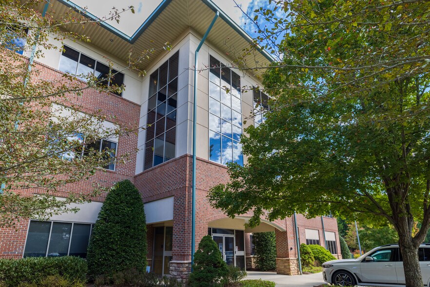 76 Peachtree Rd, Asheville, NC à louer - Photo de l’immeuble – Image 1 sur 24