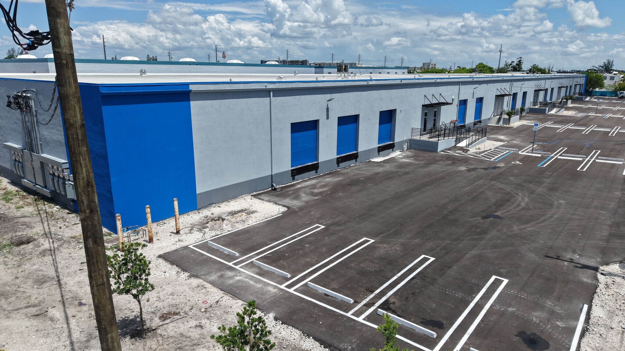 7100 NW 36th Ave, Miami, FL à louer Photo de l’immeuble– Image 1 sur 166