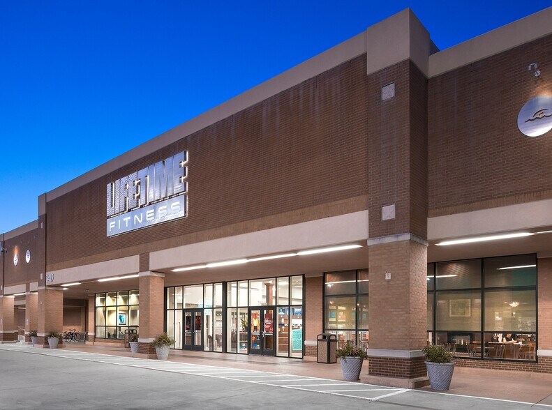 3315-3427 E Trinity Mills Rd, Dallas, TX à louer - Photo de l’immeuble – Image 1 sur 8