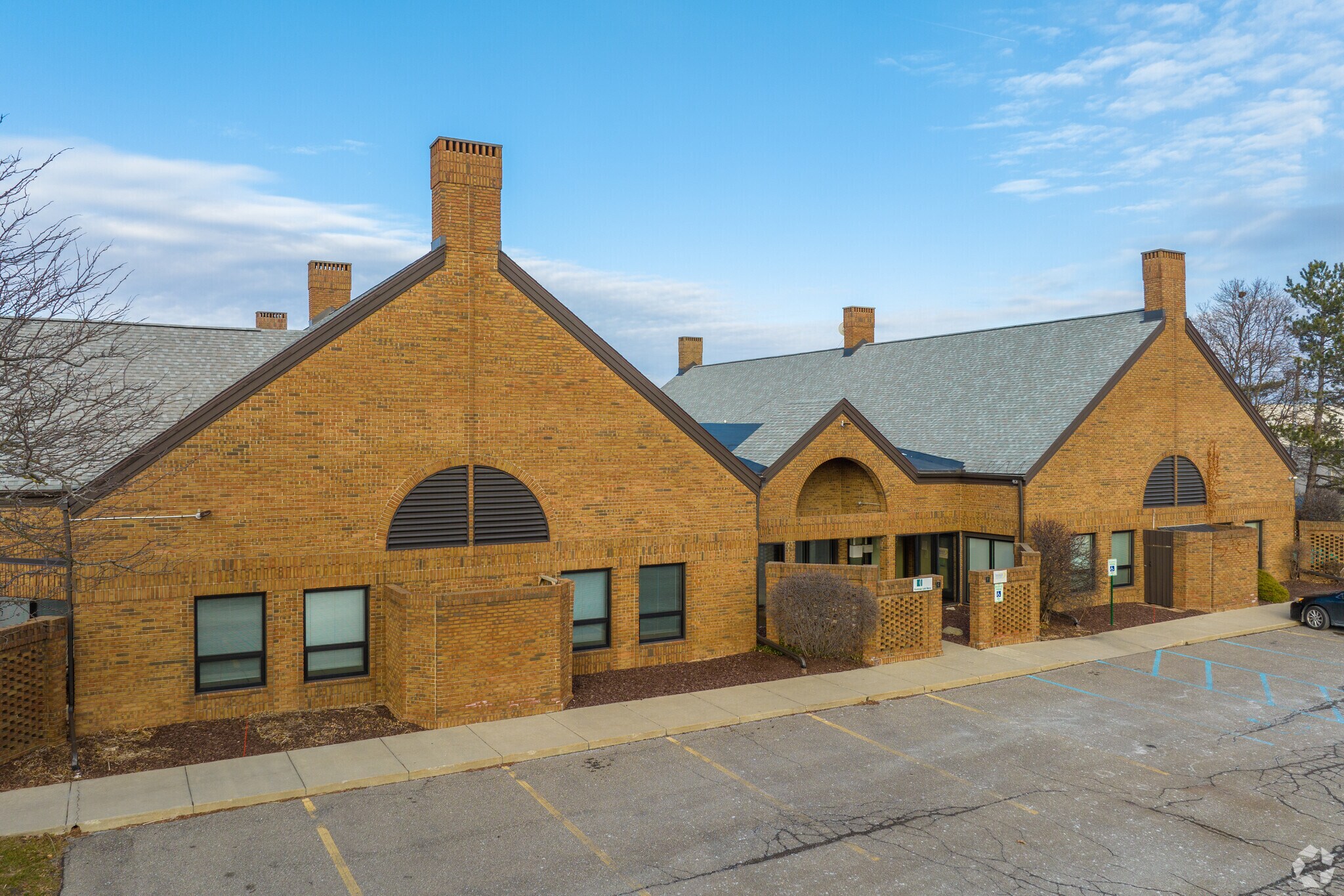 905 W Eisenhower Cir, Ann Arbor, MI à louer Photo principale– Image 1 sur 16