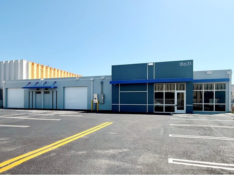 18631-18637 SW 105th Ave, Miami, FL à louer - Photo de l’immeuble – Image 1 sur 10