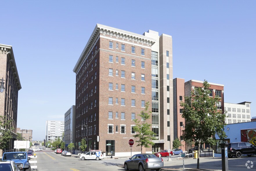 35 Oakes St SW, Grand Rapids, MI à louer - Photo de l’immeuble – Image 2 sur 17