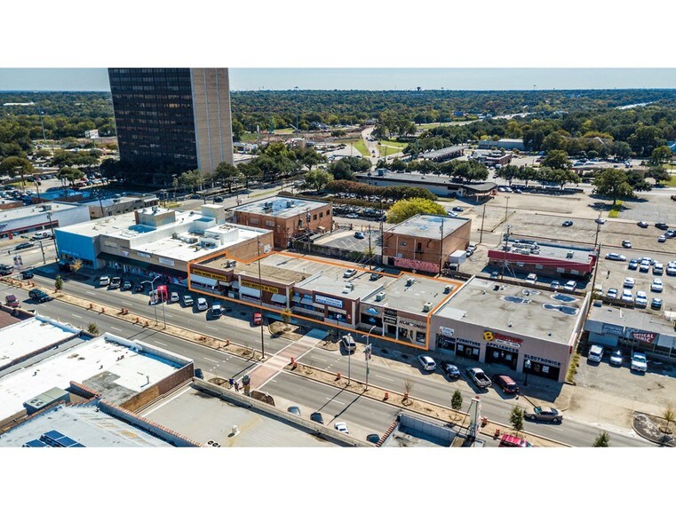 220 W Jefferson Blvd, Dallas, TX à louer - Photo principale – Image 1 sur 13