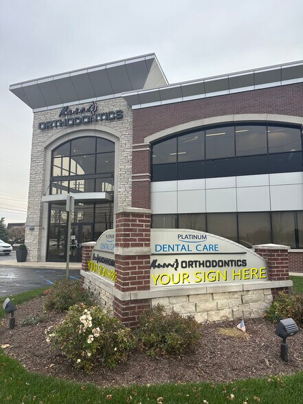 15230 Levan Rd, Livonia, MI à louer - Photo de l’immeuble – Image 2 sur 5