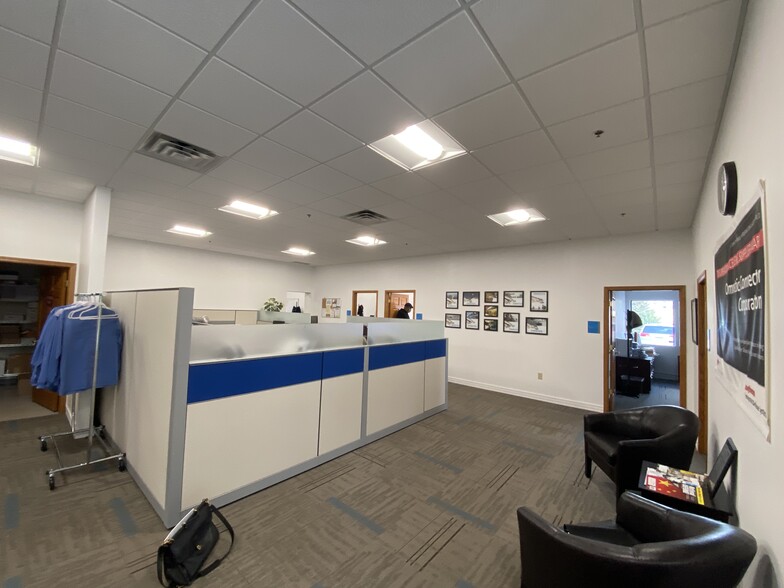 7251-7281 Commerce Cir E, Fridley, MN à louer - Photo de l’immeuble – Image 3 sur 13