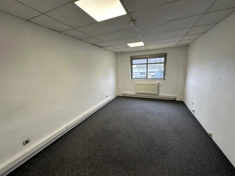 Bureau dans Le Coudray à louer - Photo de l’immeuble – Image 2 sur 18