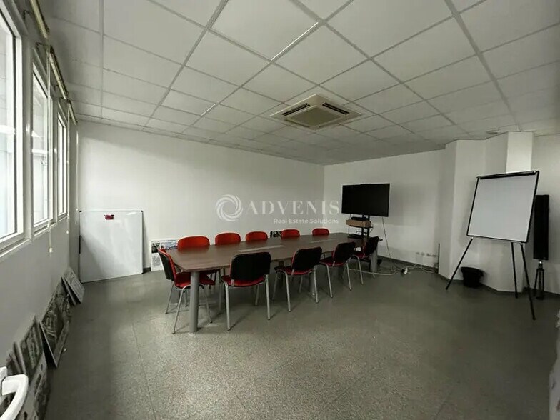 Bureau dans à louer - Photo intérieure – Image 2 sur 10