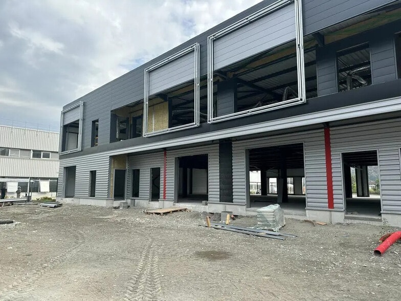 Local d’activités dans Fontanil-Cornillon à louer - Photo de l’immeuble – Image 1 sur 6