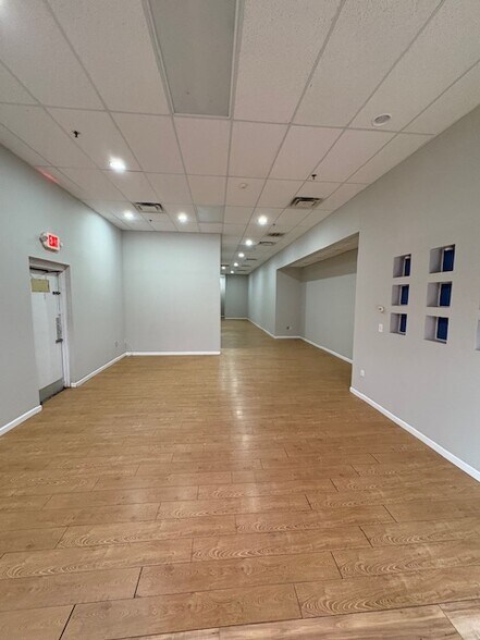 1211-1247 Kingsway Rd, Brandon, FL à louer - Photo de l’immeuble – Image 2 sur 9