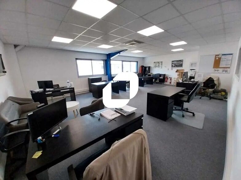 Local commercial dans Saint-Jean-d'Illac à louer - Photo de l’immeuble – Image 3 sur 15