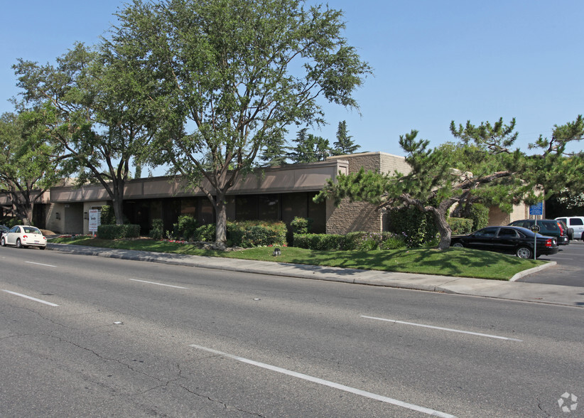 1500 W Shaw Ave, Fresno, CA à louer - Photo de l’immeuble – Image 2 sur 17