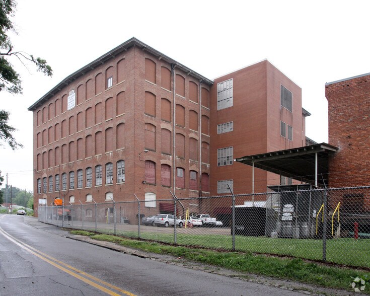 The Gainesville Mill portefeuille de 3 biens à vendre sur LoopNet.fr - Photo principale – Image 3 sur 7