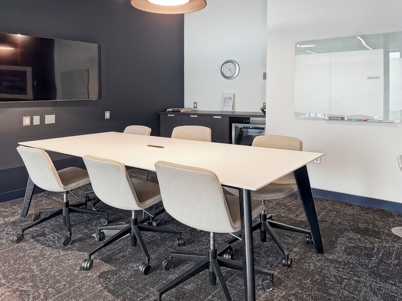 685 Centre St SW, Calgary, AB à louer - Photo intérieure – Image 3 sur 15
