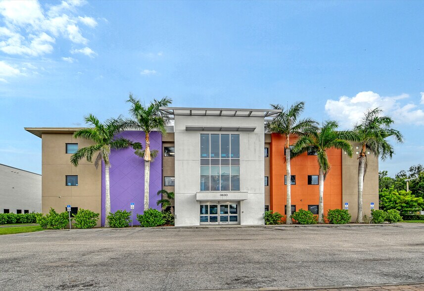 3830 Bee Ridge Rd, Sarasota, FL à vendre - Photo principale – Image 1 sur 1