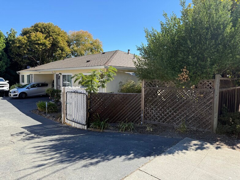 1815 Woodland Ave, East Palo Alto, CA à vendre - Photo de l’immeuble – Image 3 sur 5
