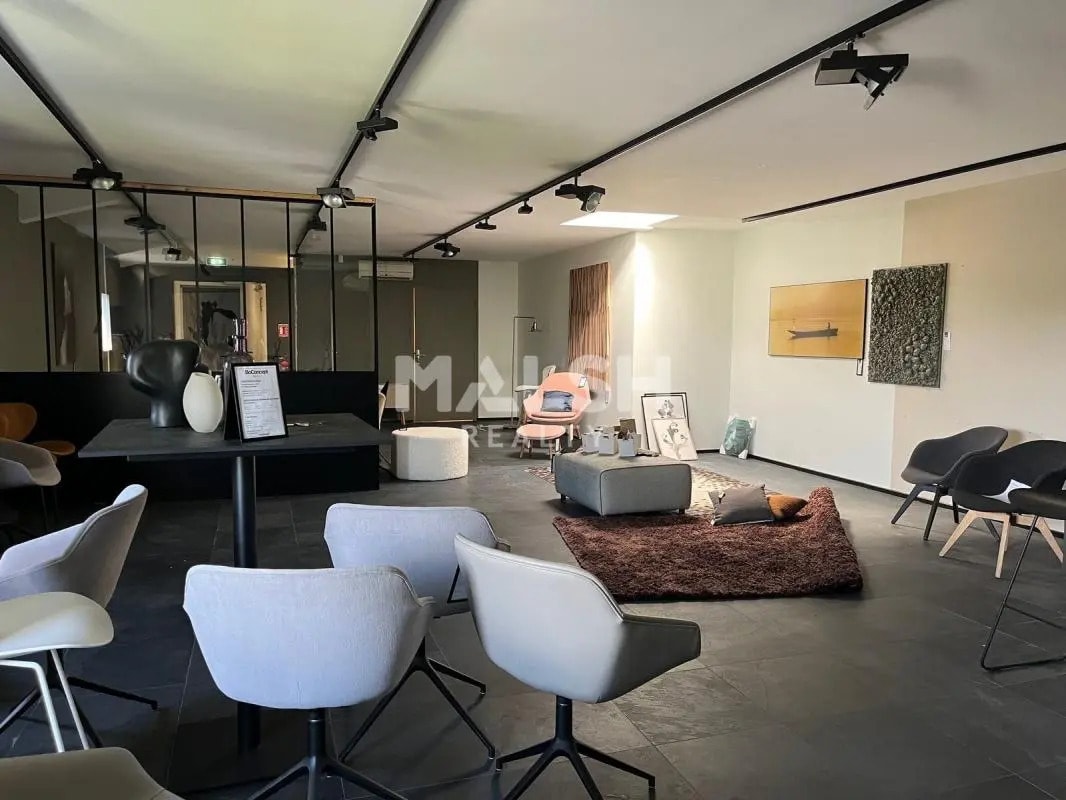 Local commercial dans Saint-Priest à louer Photo intérieure– Image 1 sur 10