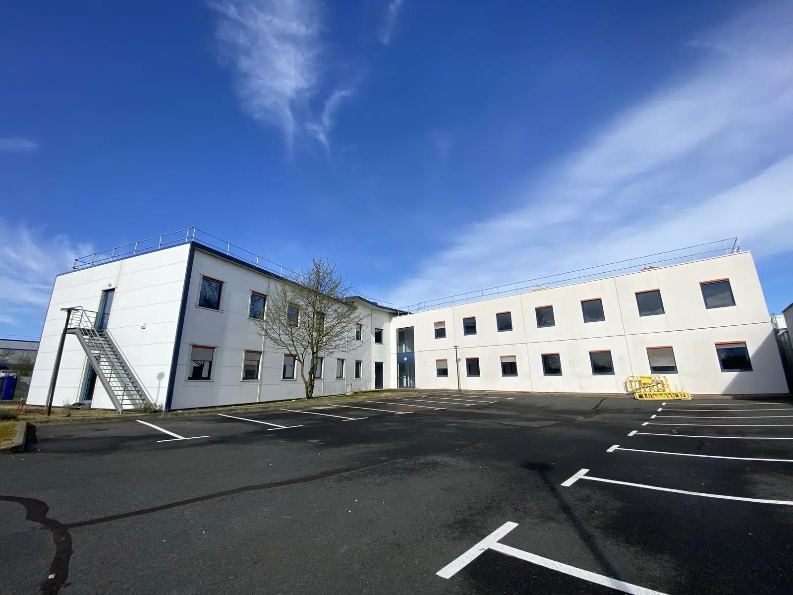 Bureau dans Genay à louer Photo de l’immeuble– Image 1 sur 2