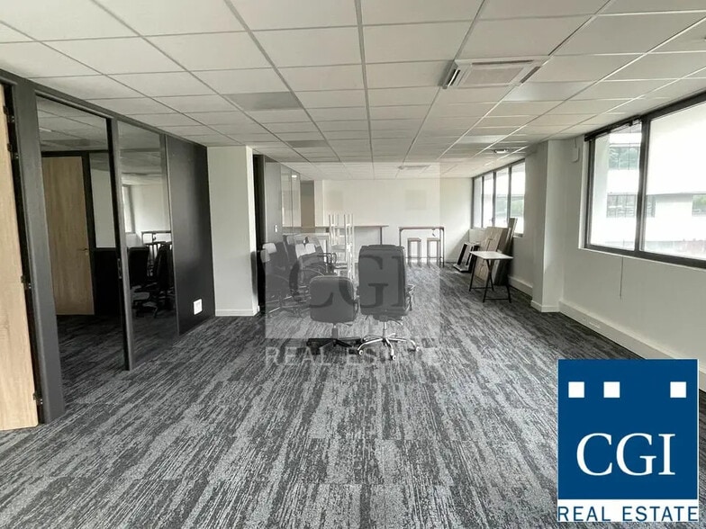 Bureau dans Seyssinet-Pariset à louer - Photo de l’immeuble – Image 3 sur 6