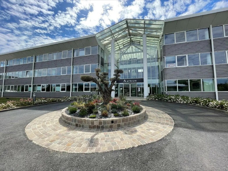 Bureau dans Argenteuil à louer - Photo de l’immeuble – Image 1 sur 23